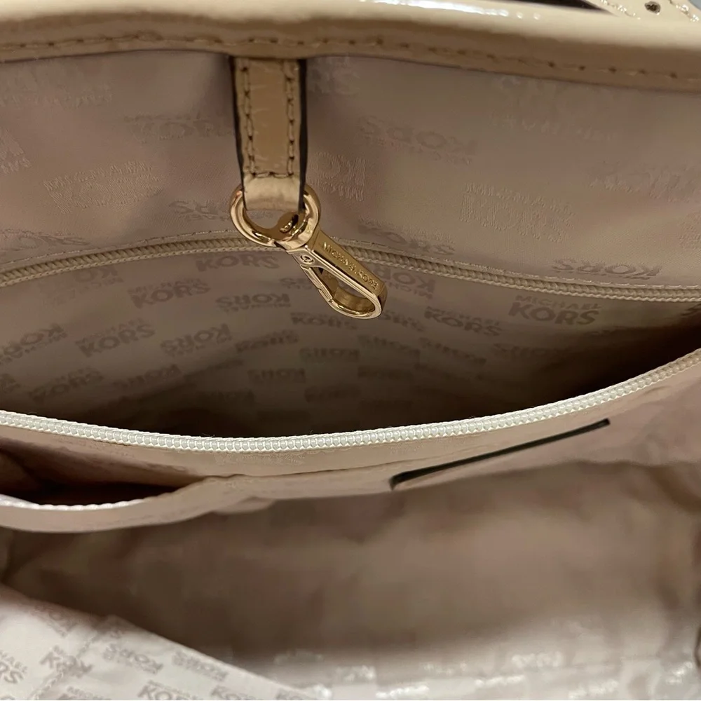 Michael Kors Jet Set Travel Signature Tote
